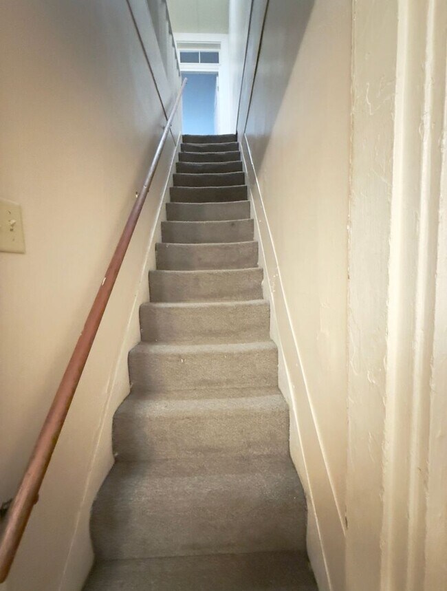 Building Photo - KEE - 909-911 N 10th