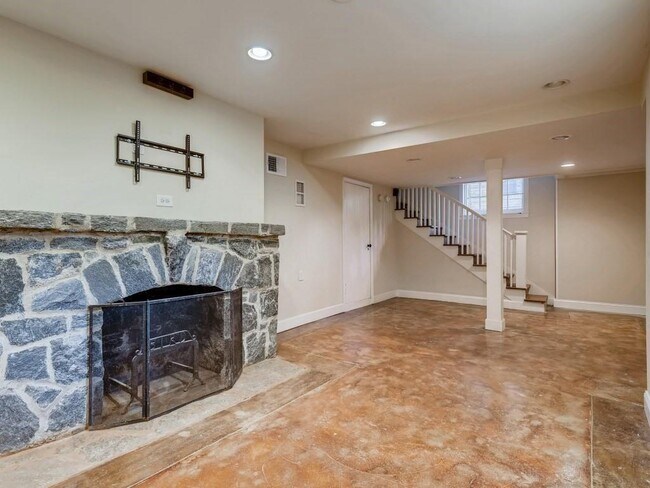 Building Photo - 685 E Morningside Dr NE