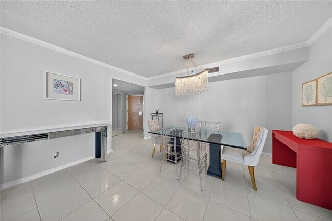 Building Photo - 20185 E Country Club Dr