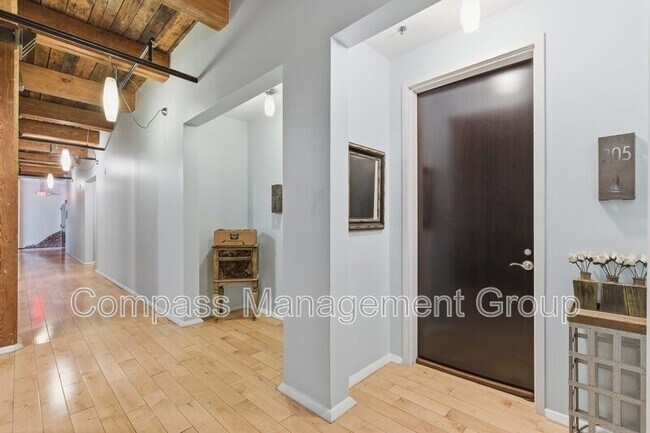 Building Photo - 220 W Jackson Ave
