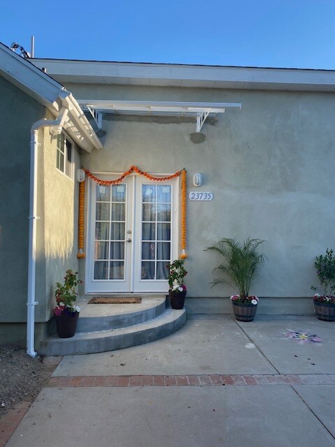 Main Entrance - 23735 Vanowen St