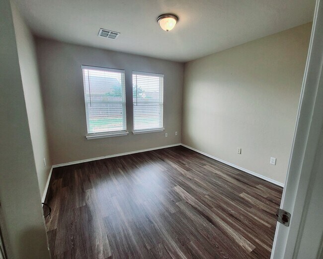 Building Photo - Welcome Home!!