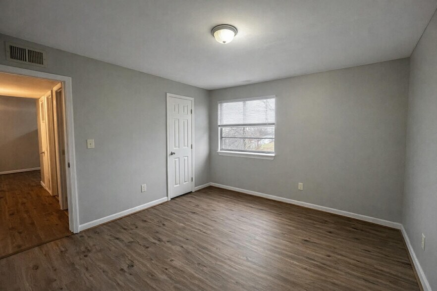 Building Photo - 1576 20th St N