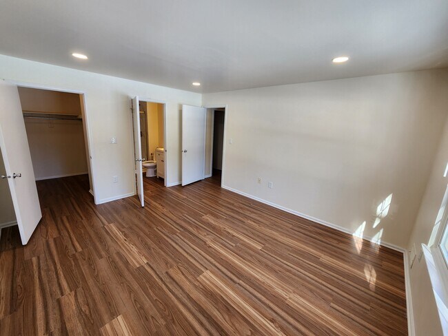 Building Photo - 33 Cypress Ct