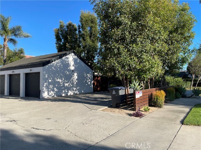 Building Photo - 849 N Van Ness Ave