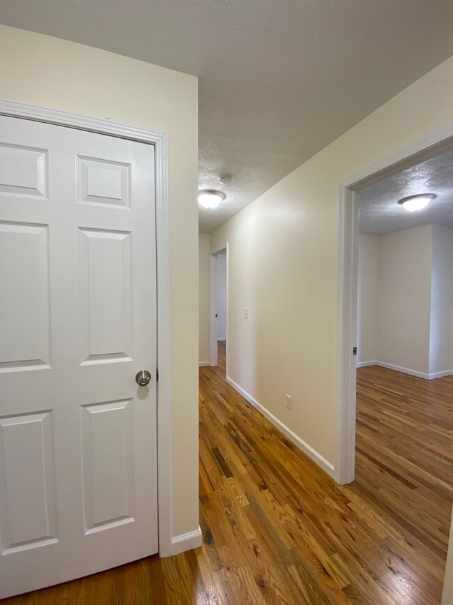 Building Photo - 204 Betsinger Rd