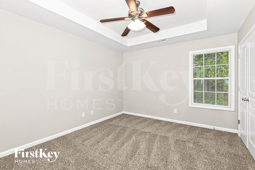 Building Photo - 1009 Serene Lake Dr