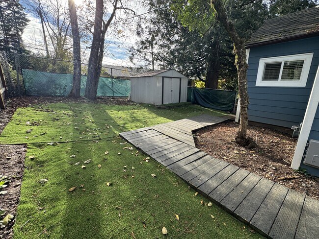 Building Photo - 8950 SW 69th Ave