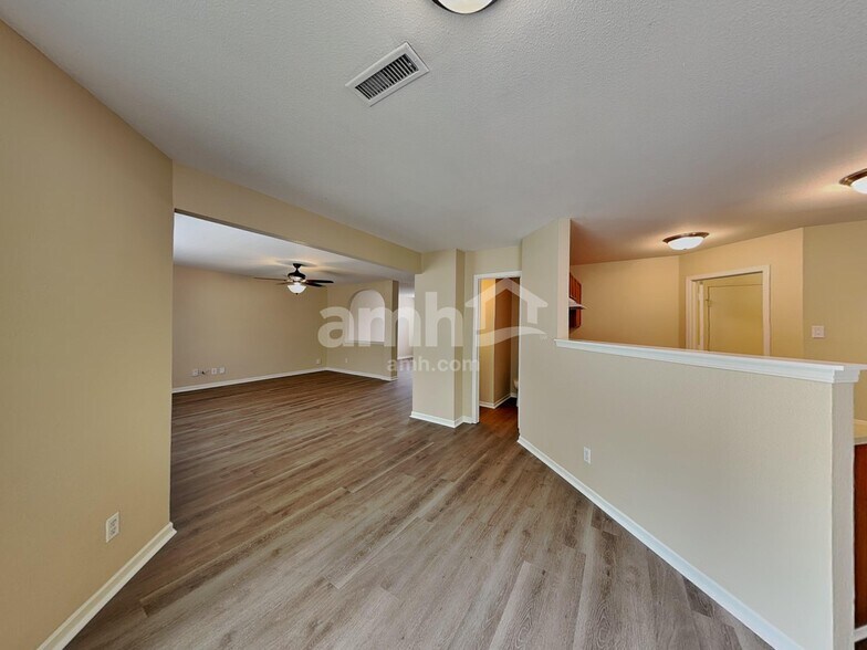 Building Photo - 1373 Bluestem Dr