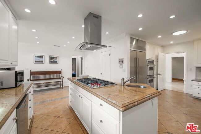 Building Photo - 9023 Alto Cedro Dr