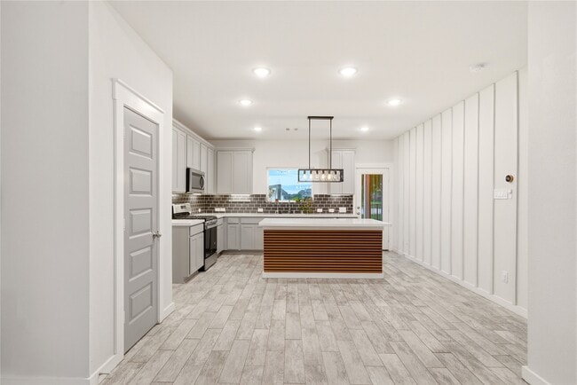 Building Photo - 2705 Bernadino Dr