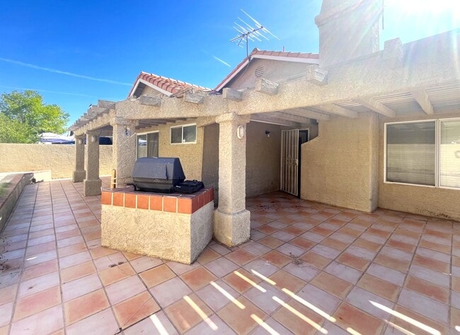 Building Photo - 3-Bedroom, 2-Bath House - Las Vegas, NV