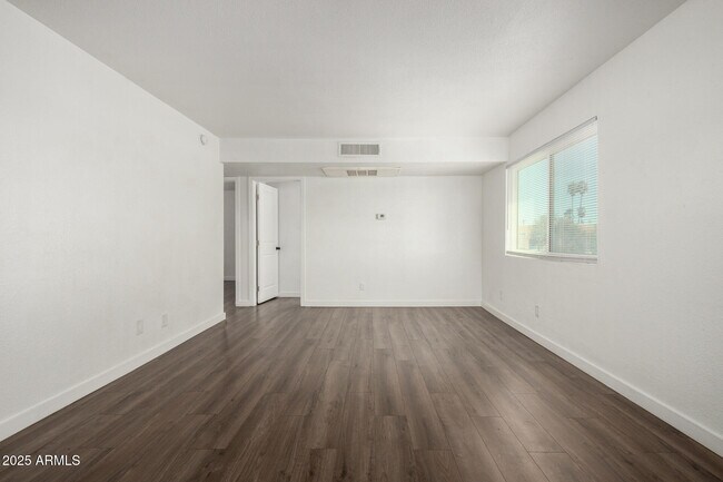 Building Photo - 1822 N 32nd St