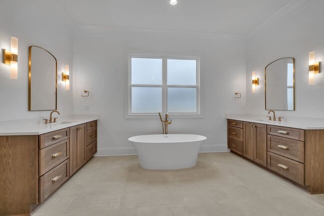 Building Photo - Luxury living in this brand new home - Franklin, TN