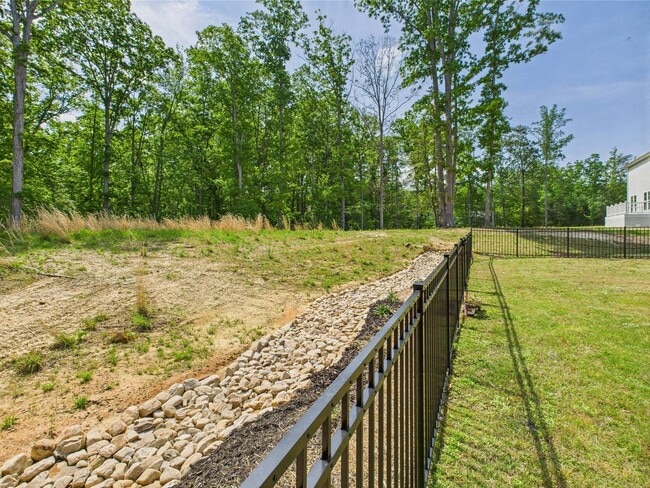 Building Photo - Stunning 5 Bedroom Home Located in William...