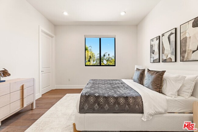 Building Photo - 5017 Hesperia Ave