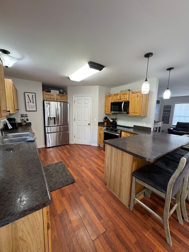 Building Photo - Country living on the outskirts of Nashville with 4 large beds, 2 baths, a bonus room and over an...