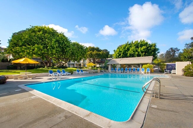 Building Photo - 2770 Caminito Cedros