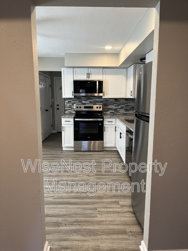 Building Photo - 708 NE Ball Dr