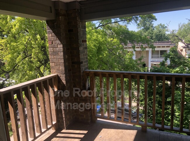 Building Photo - 3225 E 8th St