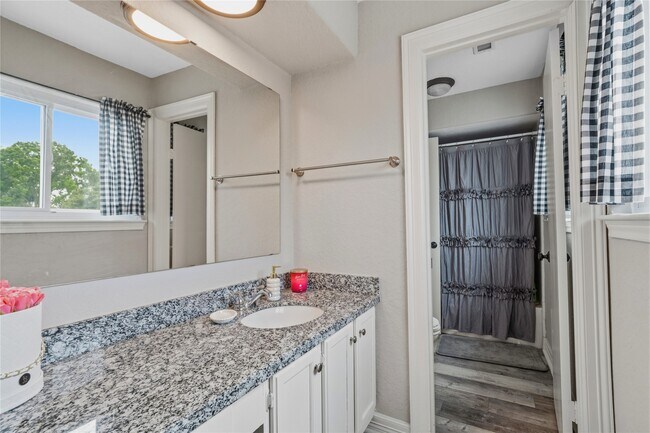 Building Photo - 2938 Camelot Ln