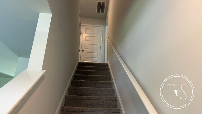 Building Photo - 106 Hazy Ln