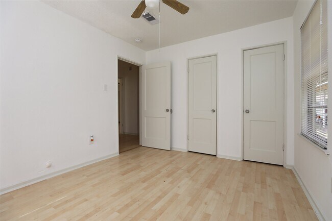 Building Photo - 5418 Myrtlewood St