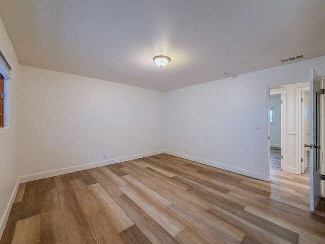 Building Photo - 5142 Sandpiper Way