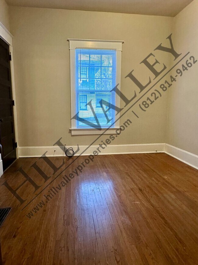 Building Photo - Two Bedroom Home in East Side Location
