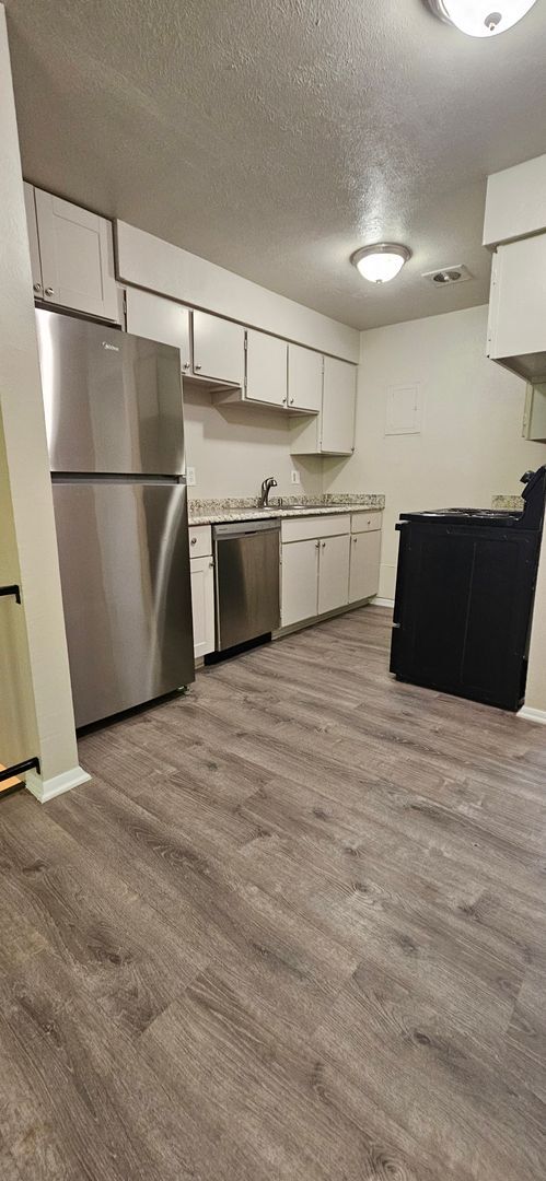 Building Photo - AVAILABLE NOW! Arvada 3 Bed 2 Bath Duplex New Paint New Flooring!