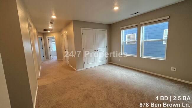 Building Photo - Modern 4 BD | 2.5 BA Home in Woodburn