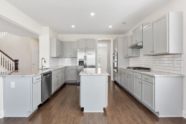 Building Photo - 797 Ravensdowne-