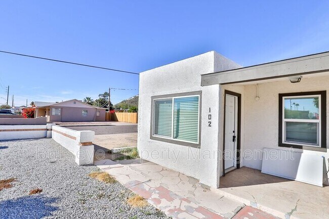 Building Photo - 102 E Hatcher Rd