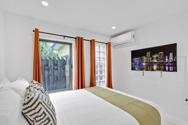 Building Photo - 1712 NE 18th Ave