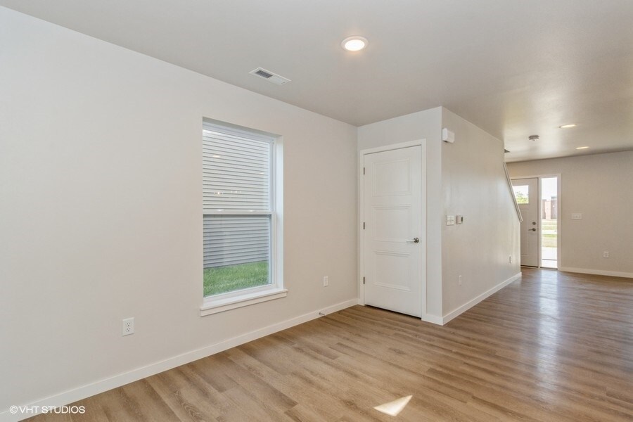 Building Photo - 2231 Saint Andrews Dr