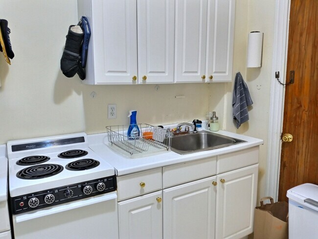 Primary Photo - 1382 Beacon St