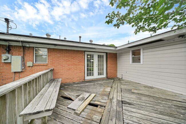 Building Photo - 9953 Mango St