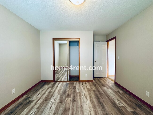 Building Photo - Spacious Four Bedroom Home in KCMO w/ Bran...