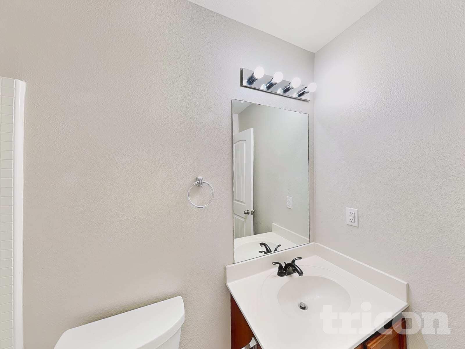 Building Photo - 208 Silver Spur Dr