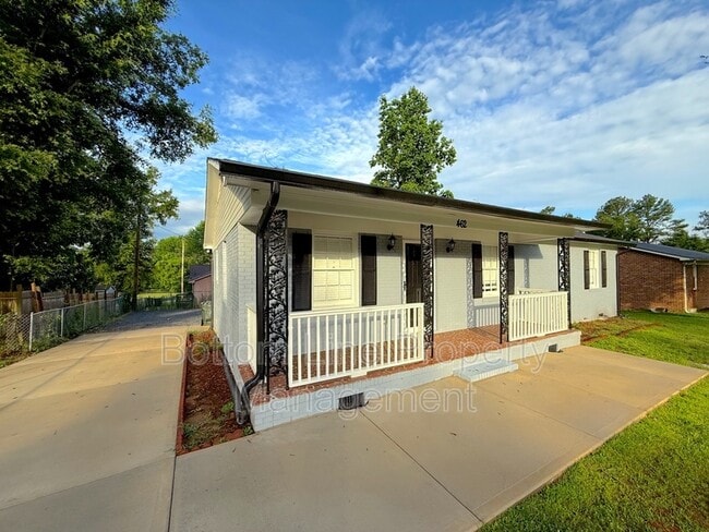 Building Photo - 462 S Heckle Blvd
