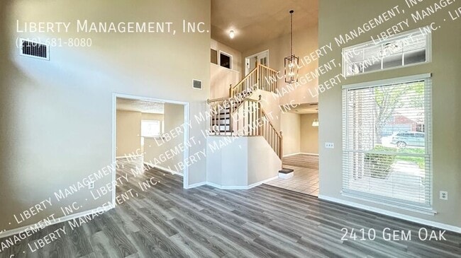 Building Photo - 2410 Gem Oak