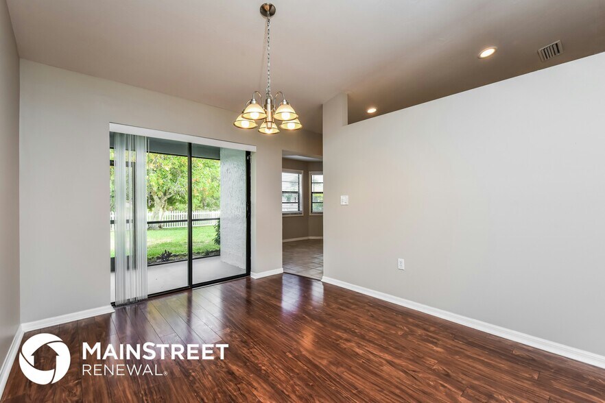Building Photo - 3304 SW 11th Ct