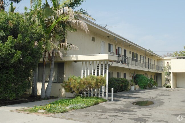 Building Photo - The Seasons