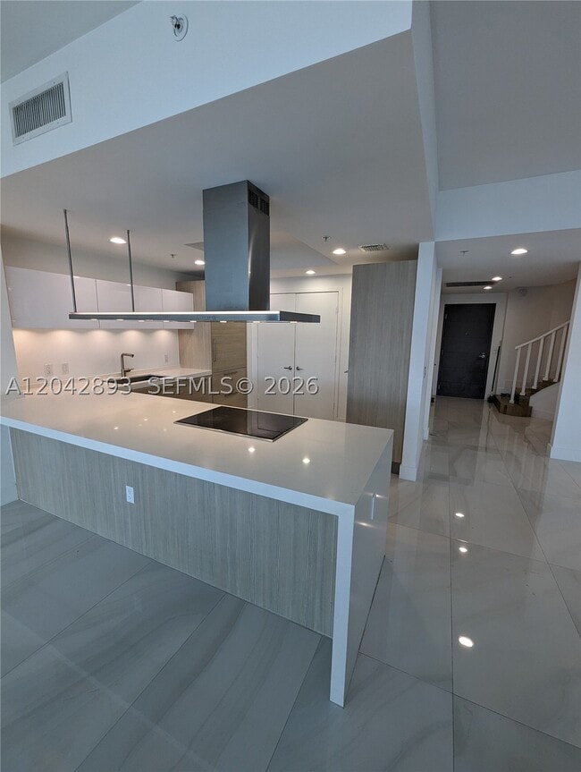 Building Photo - 17111 Biscayne 1011