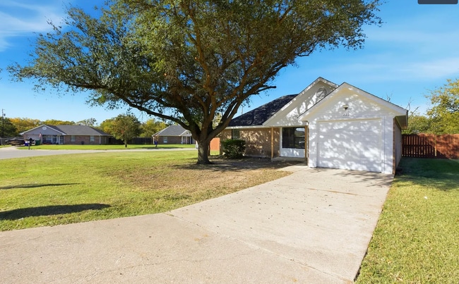 Building Photo - 220 Brook Cir