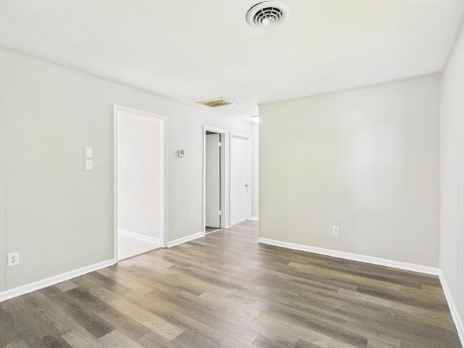 Building Photo - 838 S Jones St