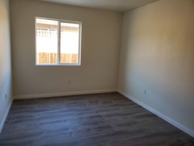 Building Photo - MULTI-FAMILY HOUSE