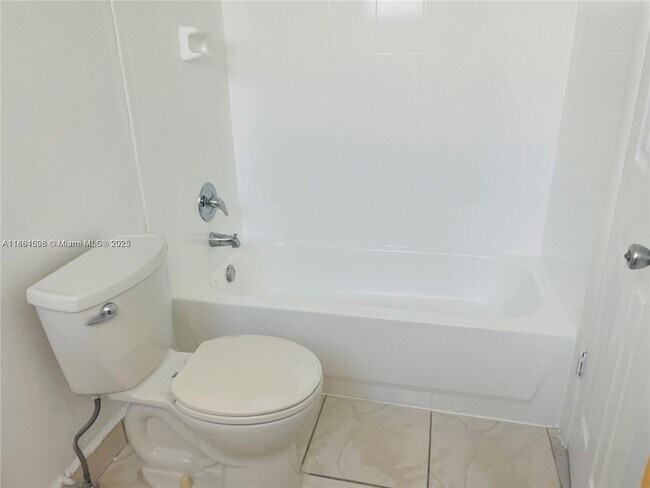 Building Photo - 9440 Fontainebleau Blvd