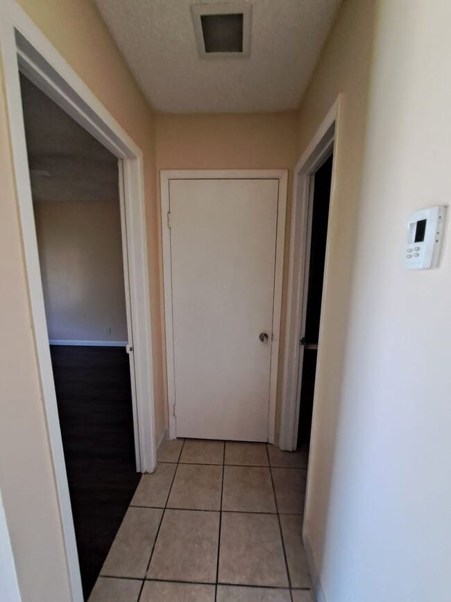 Building Photo - Beautiful Condo!