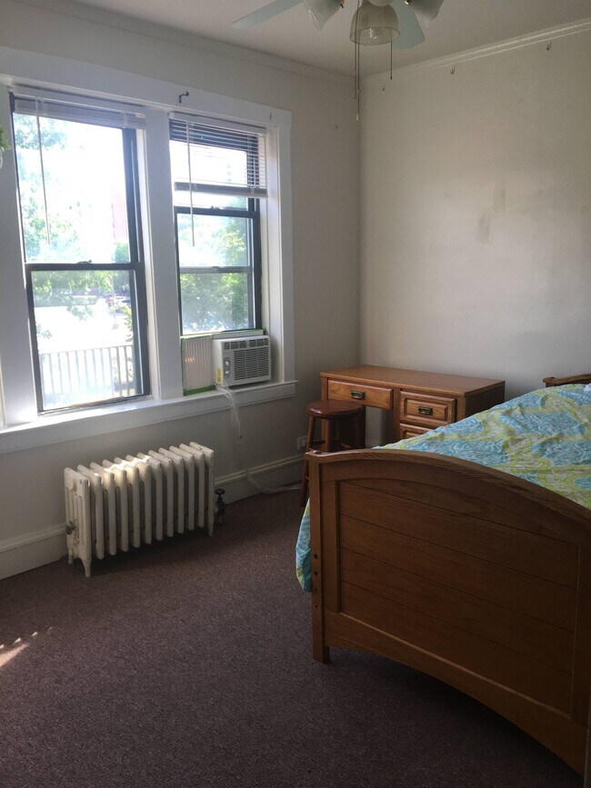 Building Photo - 909 Foster St